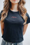 LETTERING BABY TEE PRETO